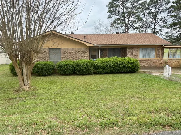 225 Country Club Rd, Leesville, LA 71446