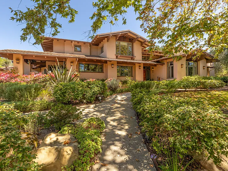 375 Las Palmas Dr — Photo 1