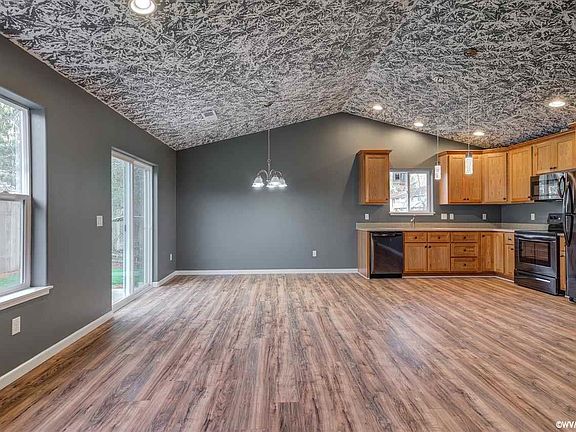 5th image of 901 Norman Ave NE
