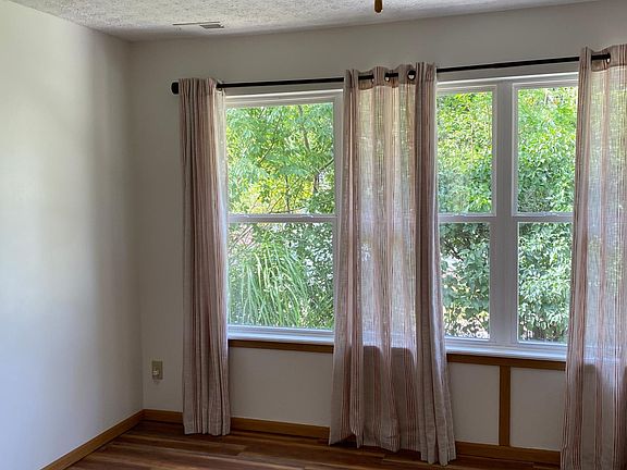 3rd image of 350 Leonard Dr