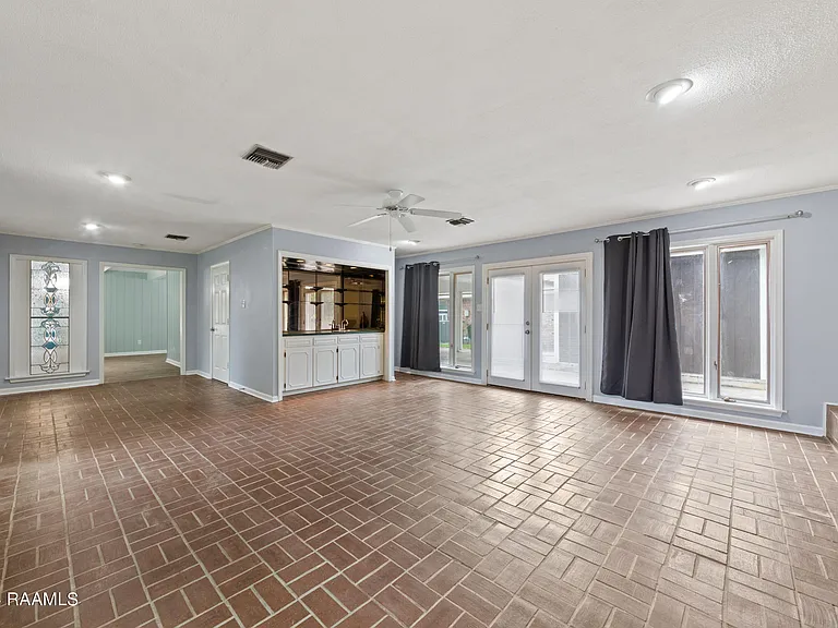 218 Debby Dr — Photo 15