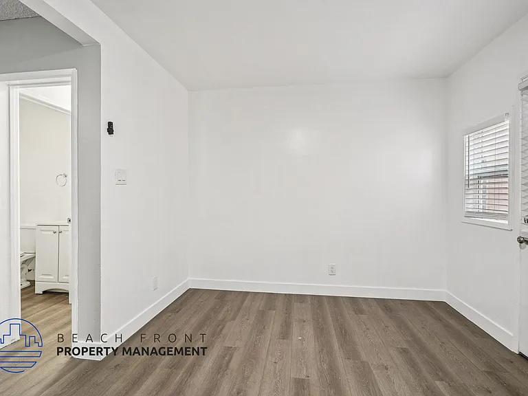 11626 Cedar Ave — Photo 55