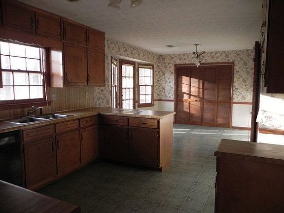 3rd image of 2721 Shiloh Way