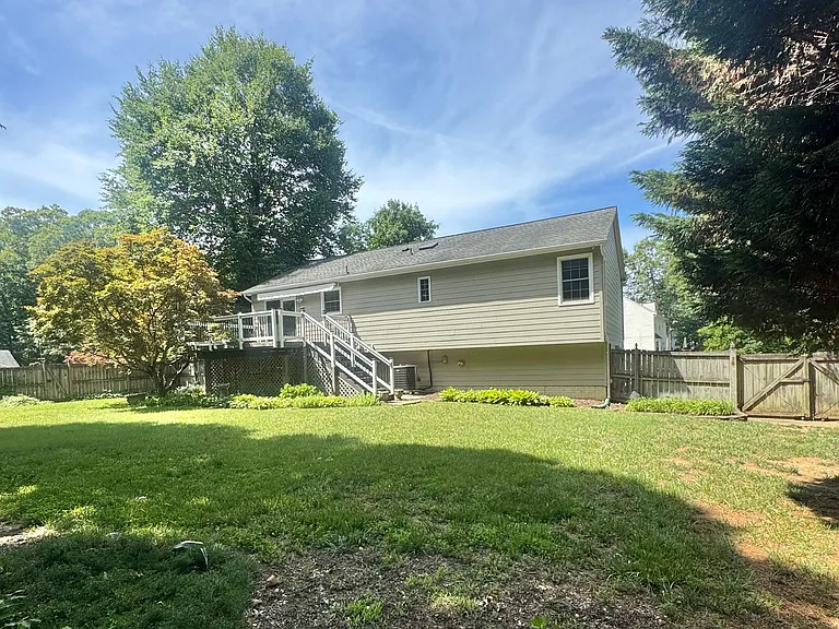 74 Clarion Dr — Photo 17
