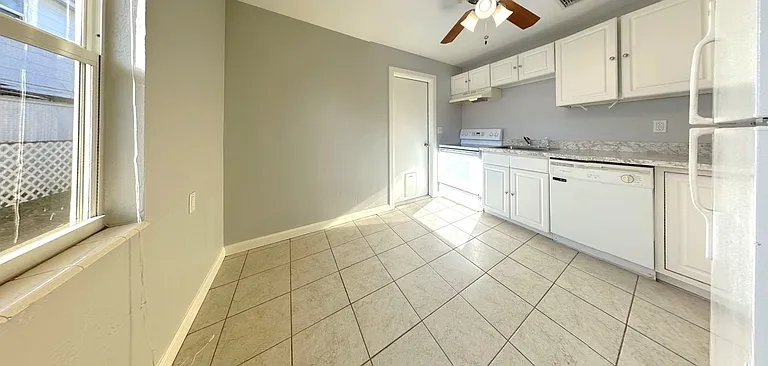5566 Kelly Dr N — Photo 10