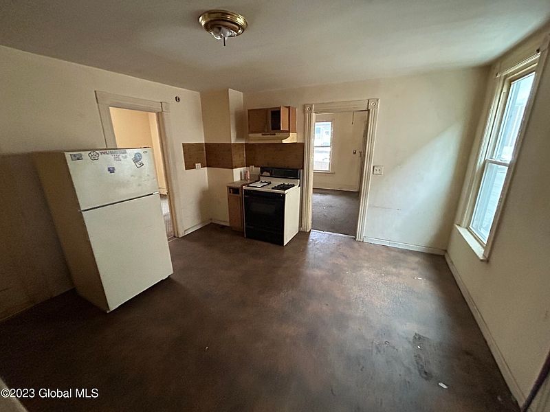4th image of 61 Milton Avenue