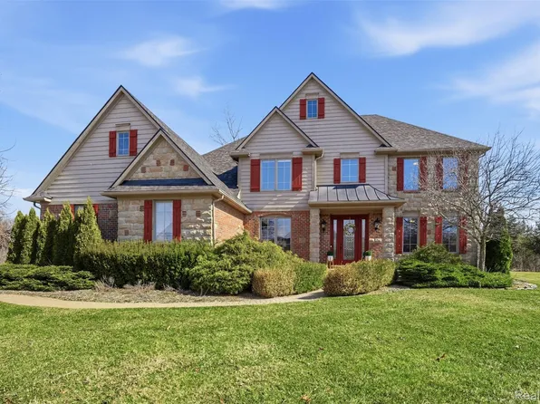 8851 Stoney Creek Dr, South Lyon, MI 48178