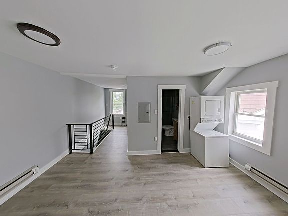 3rd image of 4840 E Roosevelt Blvd