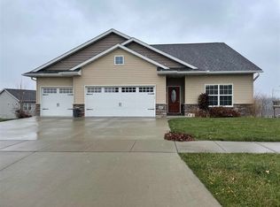 207 Ridge View Dr, West Branch, IA 52358