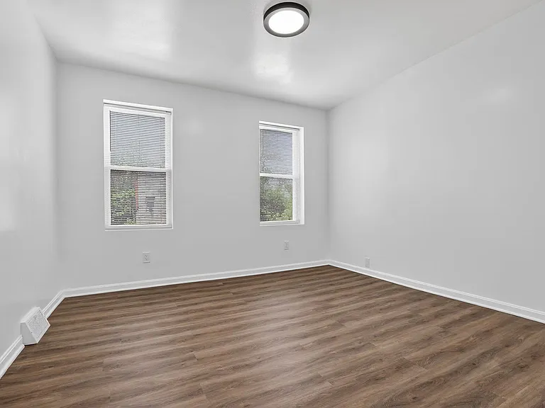 2537 Hollins St — Photo 14