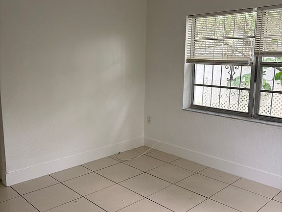 3rd image of 601 NW 90th St