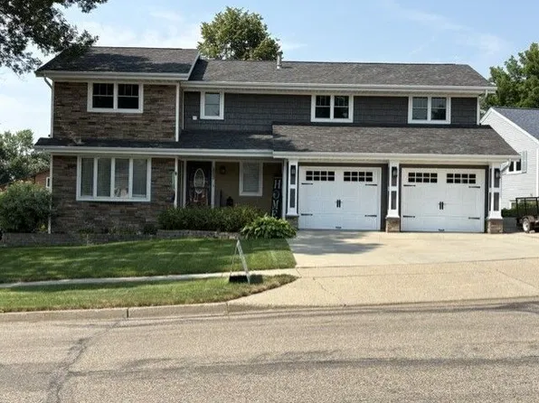 2602 Springfield St, Bismarck, ND 58503