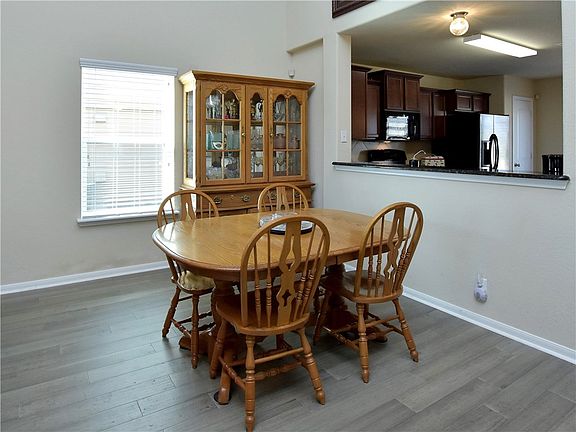 5th image of 104 Hawkins Ct
