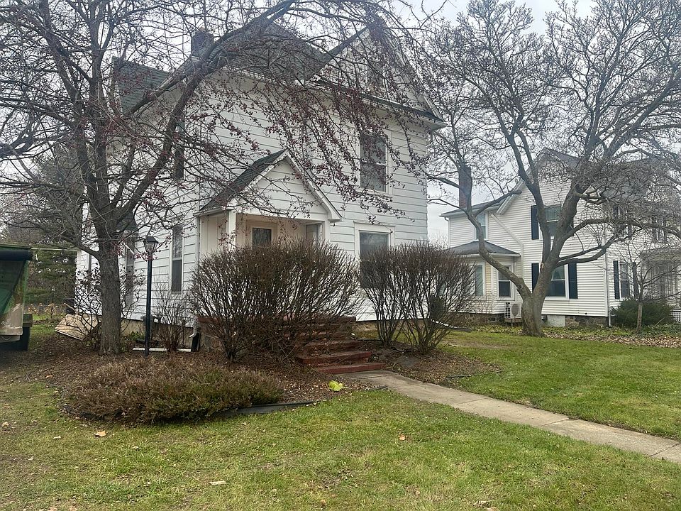 1st image of 425 E Grand River Ave