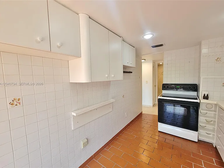 77 Crandon Blvd #2B — Photo 15