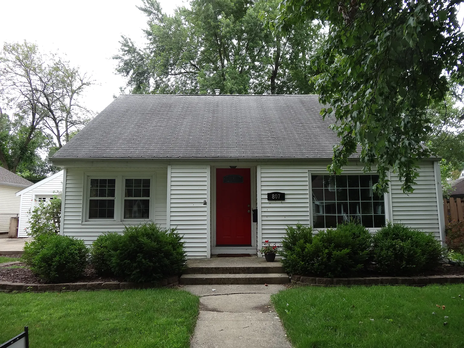 807 W Daniel St photo 1