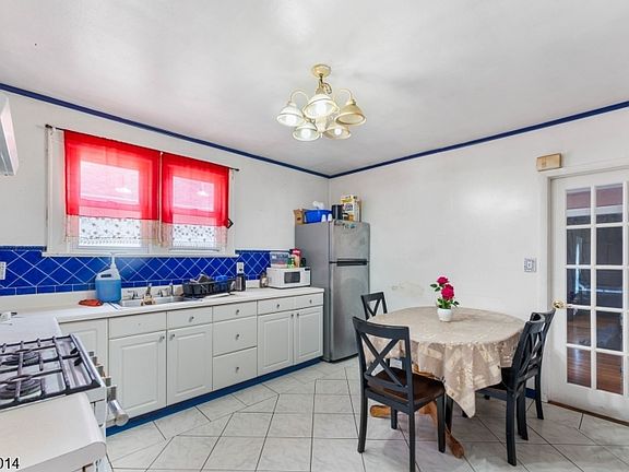 4th image of 139 Coddington St
