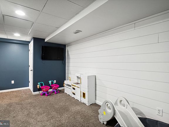 5th image of 303 Revere Ct