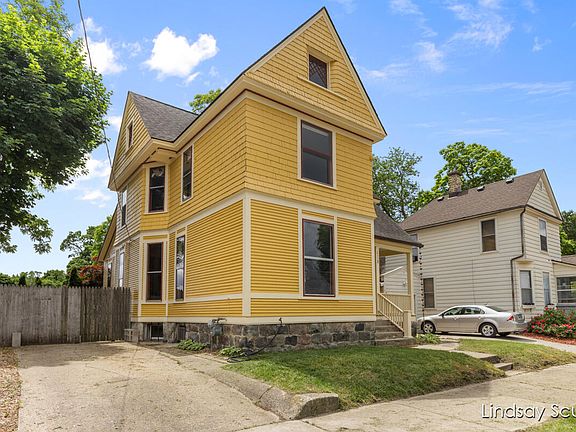2nd image of 618 Logan St SE