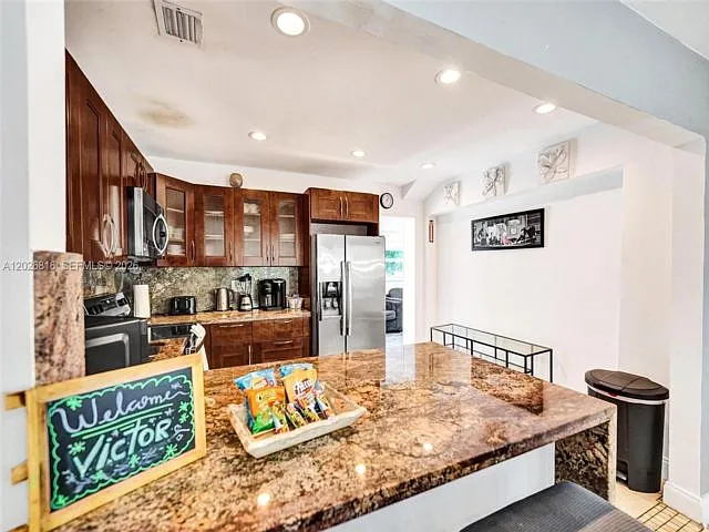 712 SW 7th Ter — Photo 11