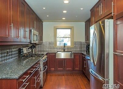 4th image of 187 Cadman Ave