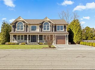 123 Columbus Boulevard, Amityville, NY 11701