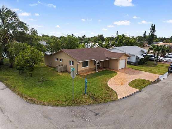4th image of 7609 NW 72nd Avenue