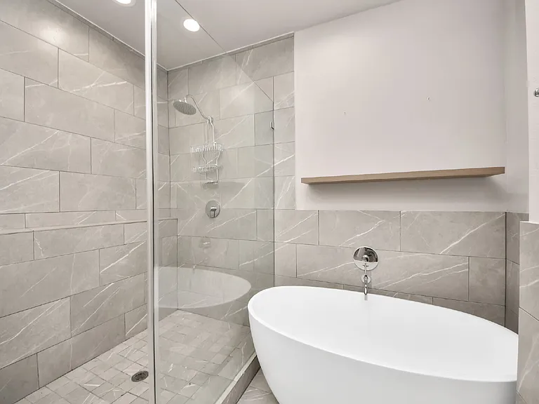 2114 Stuart St — Photo 33