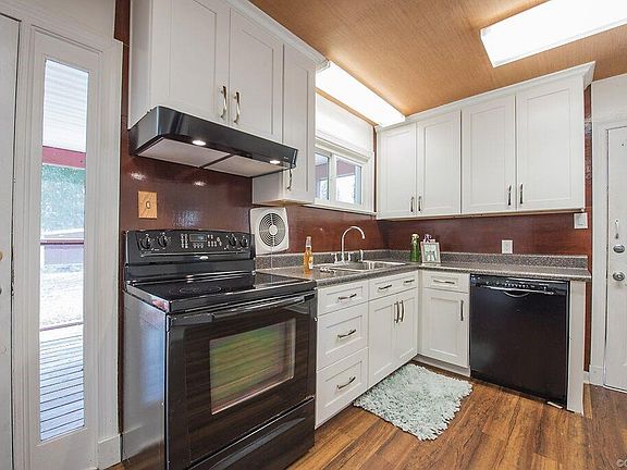 3rd image of 20 Eastlake Dr