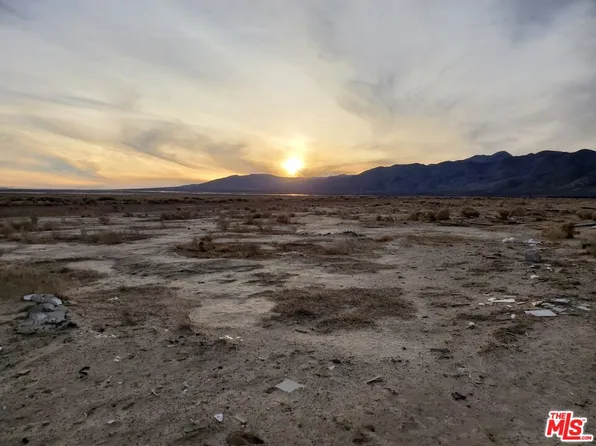 7797 E Quartz Rd, Cantil, CA 93519