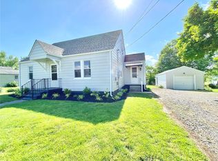 6402 Sunset Dr, Godfrey, IL 62035