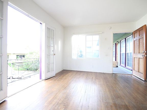 3rd image of 1041 Everett Pl APT 8