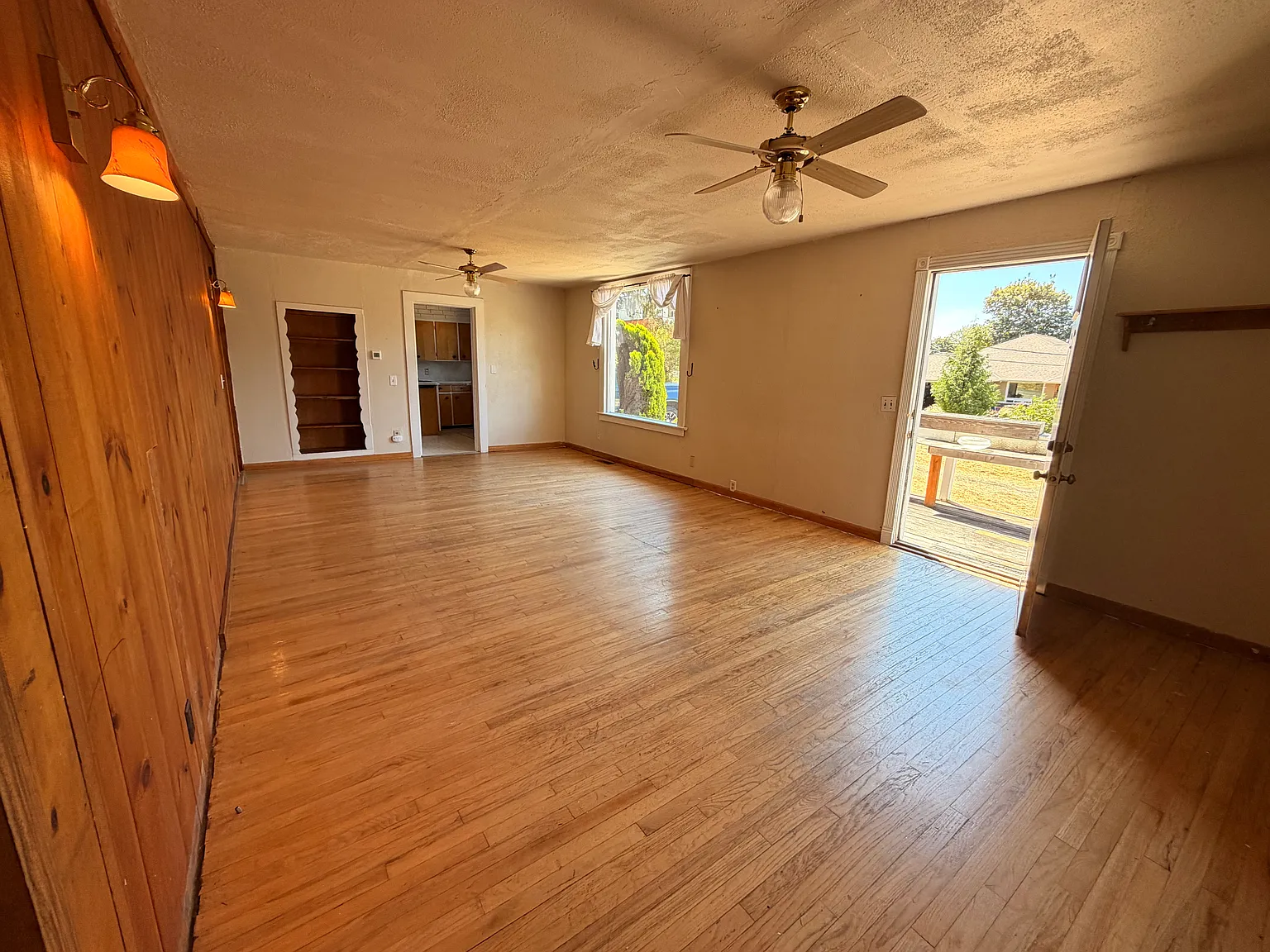 3 bed, 1008 sqft, $2,400 — Photo 4