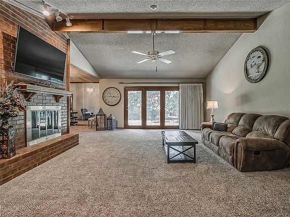 4th image of 220 E Parkland Dr