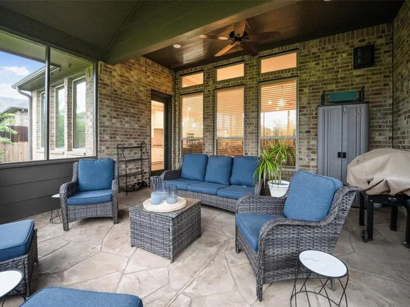 915 Falcon Hollow Ln, Pinehurst, TX 77362