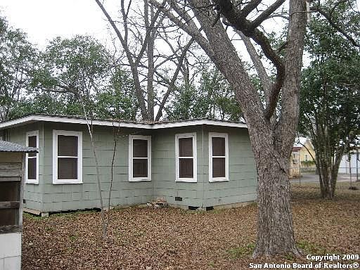5th image of 879 & 895 W Mill Street