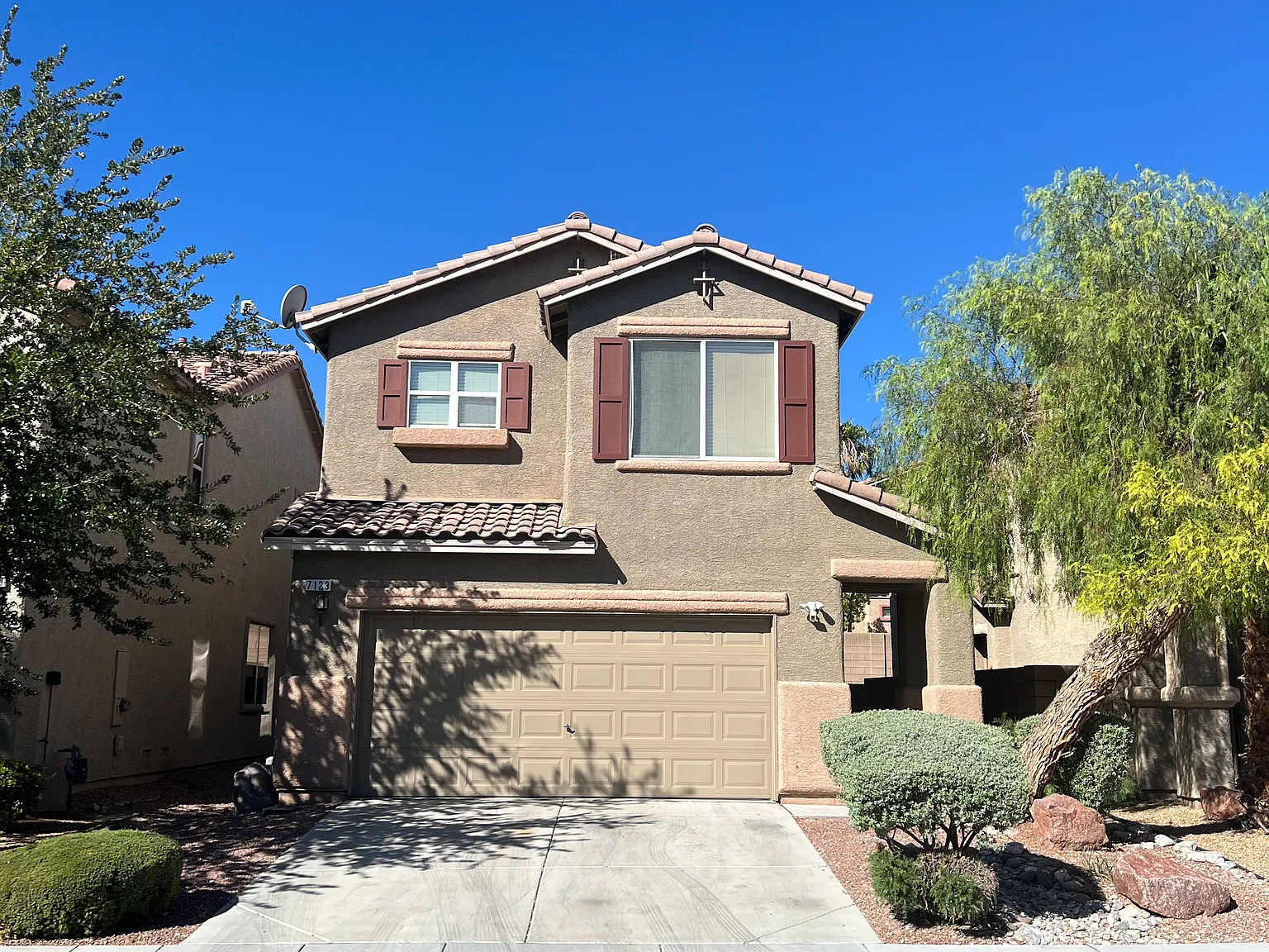 3 bed, 2.5 bath, 1949 sqft, $1,995 — Photo 2