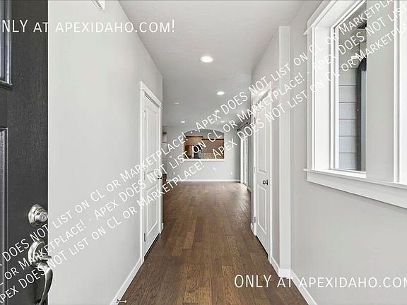 4th image of 1386 W Woodpine St