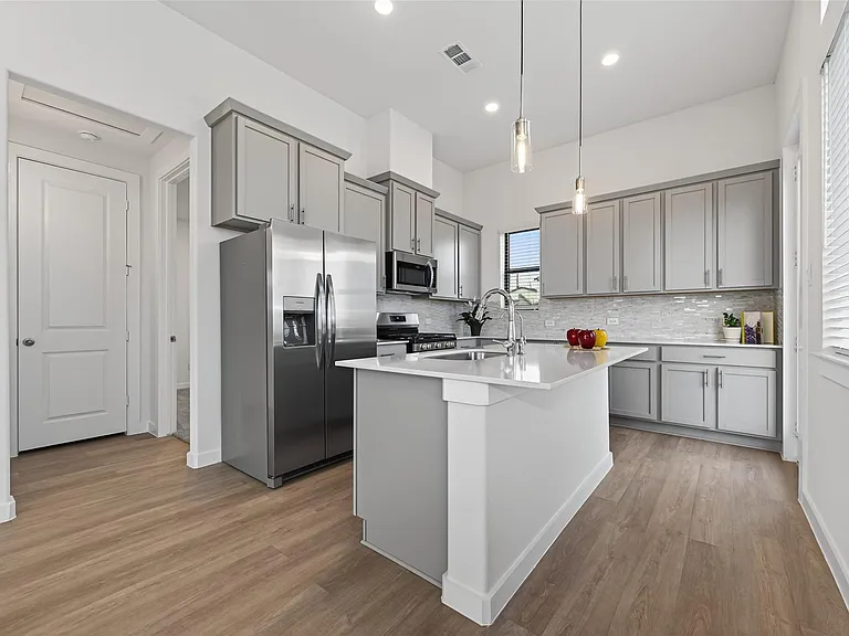1213 Mercantile St — Photo 13