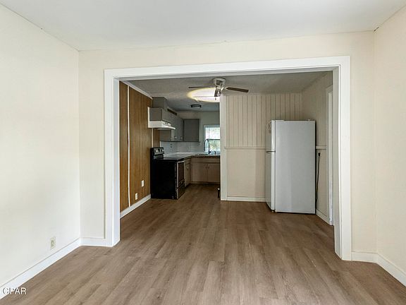 4th image of 2722 E 6th St