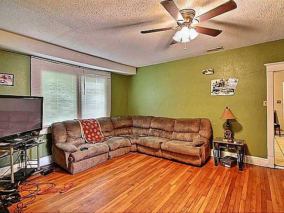 5th image of 8722 Apricot St