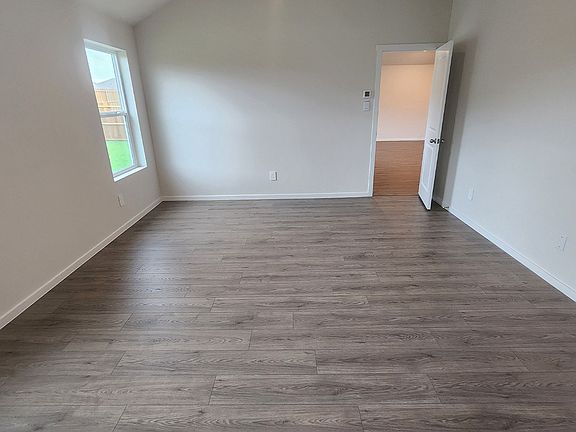 5th image of 508 White Willow Dr