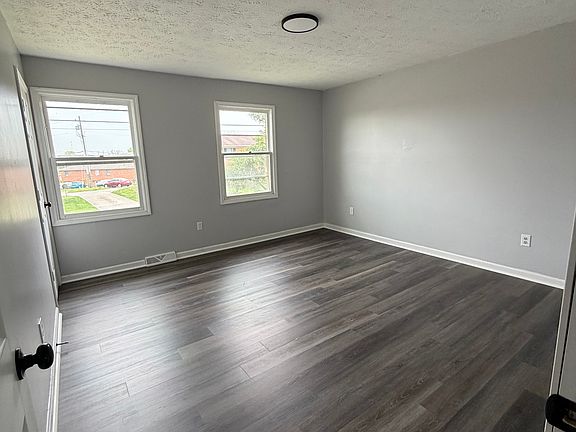 5th image of 309 Churchill Dr #1