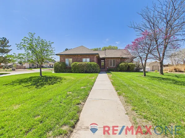 104 Nottingham Ct, Garden City, KS 67846