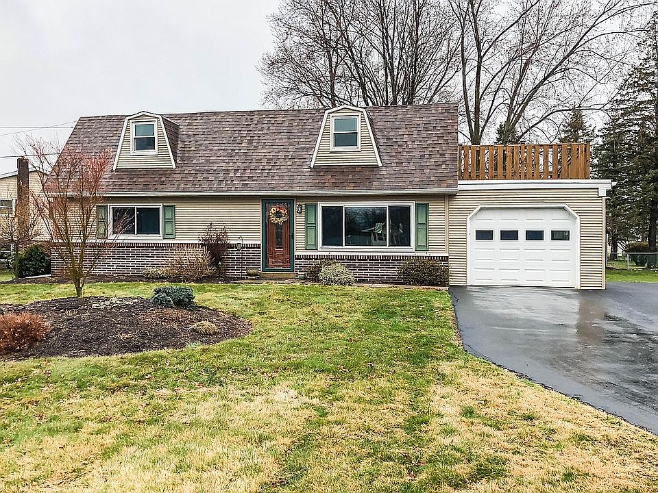 2nd image of 400 Floral Ln