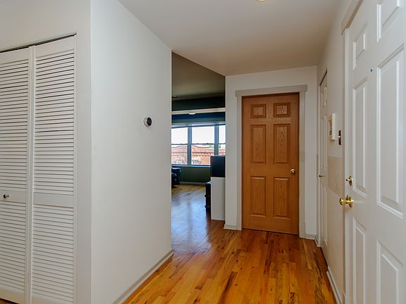 3rd image of 4546 N Troy St APT 3N