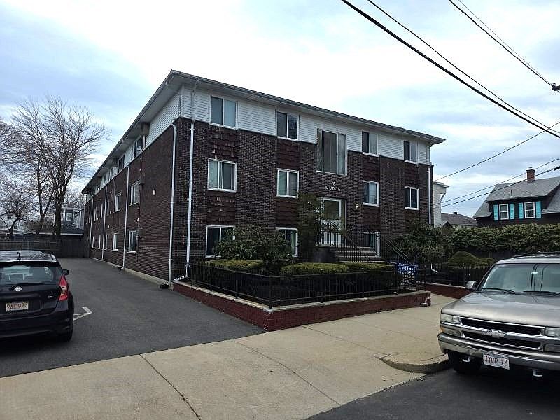 1st image of 70 Mudge St #12