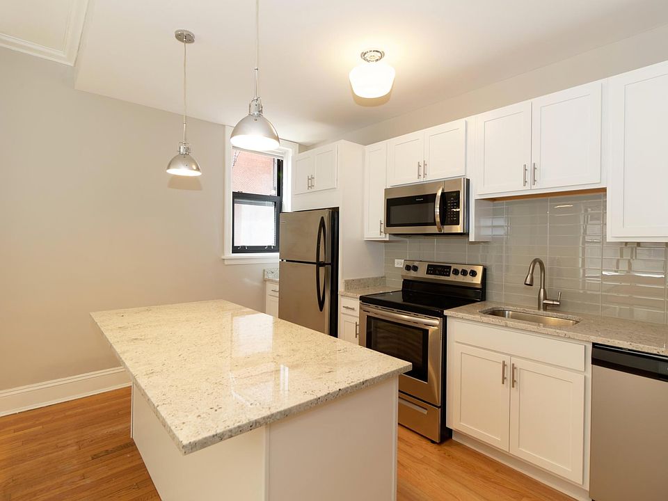 1st image of 327 W Fullerton Pkwy #201