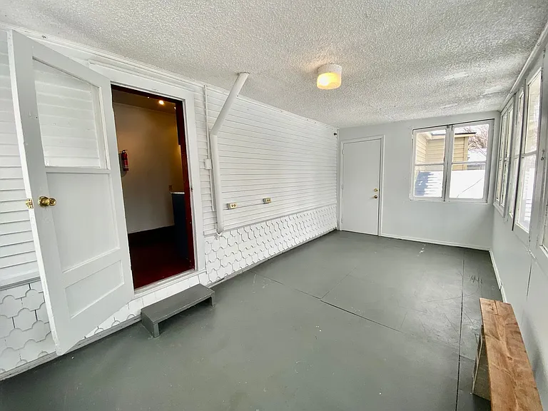 216 N Hamilton St — Photo 4