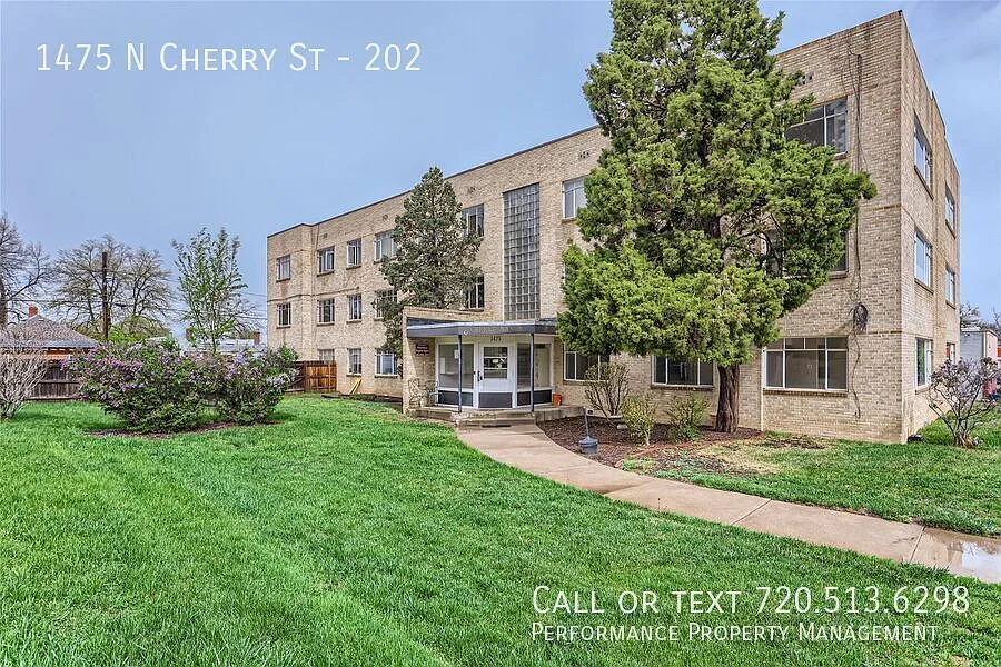 Charming Updated Apartment In The Heart Of Denver's Hale Neighborhood! - Utilities Included — Photo 1